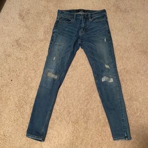 28 waist, 30 length Hollister super skinny jeans.